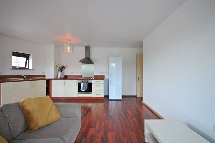 1 Bedroom Flat To Rent In Chapel Street, Salford, M3