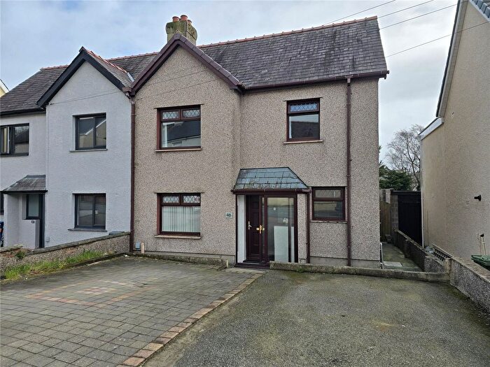 4 Bedroom Semi Detached House For Sale In Y Glyn, Caernarfon, Gwynedd, LL55