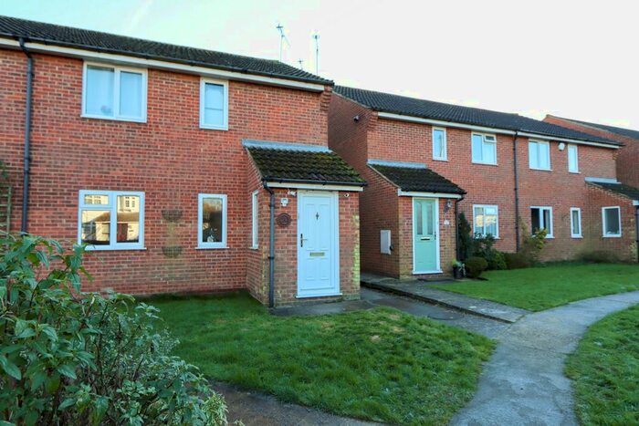 2 Bedroom Maisonette To Rent In Weald Hall Lane, Thornwood, CM16