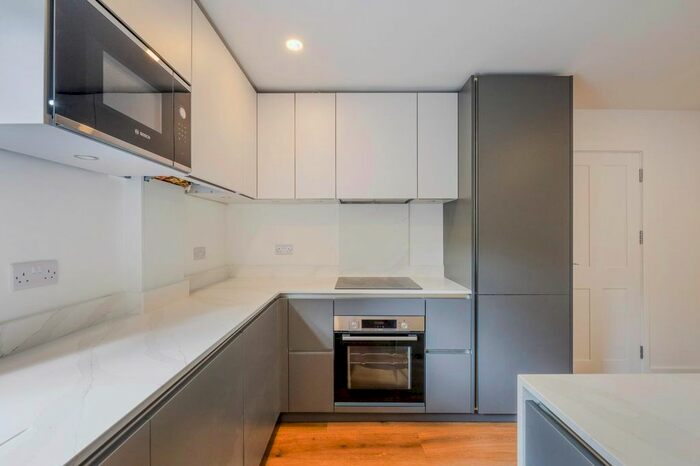 1 Bedroom Flat To Rent In Mill Road, Epsom, KT17
