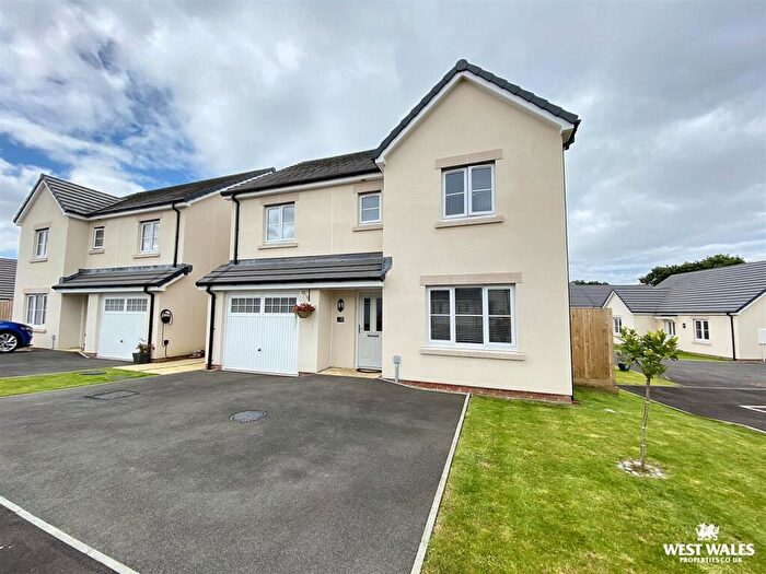 4 Bedroom Detached House For Sale In Gerddi Lingfield, Whitland, SA34