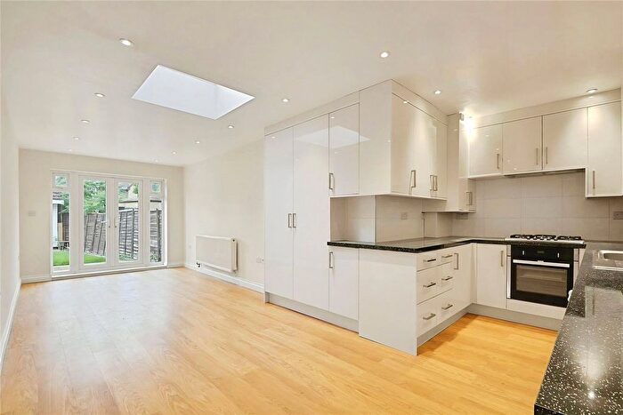 2 Bedroom Flat To Rent In Crowther Avenue, Brentford, TW8