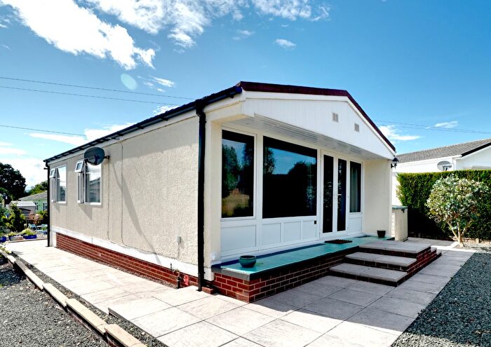 2 Bedroom Mobile/park Home For Sale In Sunny Haven Park, Llandrindod Wells, LD1