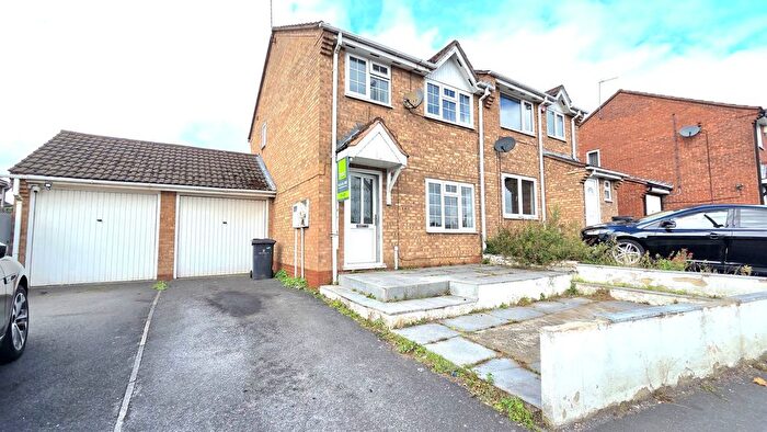 3 Bedroom Semi Detached House To Rent In Stadium Rise, Leicester, LE4