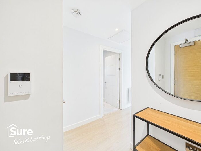 2 Bedroom Flat To Rent In Marlowes, Hemel Hempstead, Hertfordshire, HP1