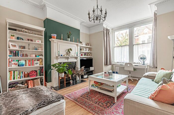2 Bedroom Flat To Rent In Killyon Road, London, SW8