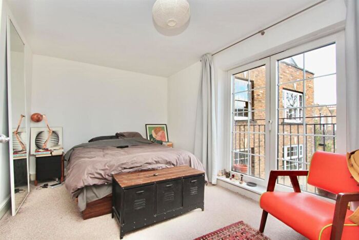 2 Bedroom Apartment To Rent In Stoke Newington Road, N16