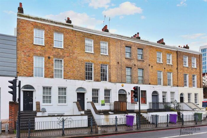 2 Bedroom Apartment To Rent In Commercial Road, Limehouse, E14