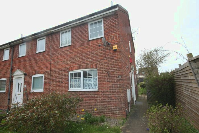 2 Bedroom Terraced House To Rent In Osprey Walk, Luton, LU4