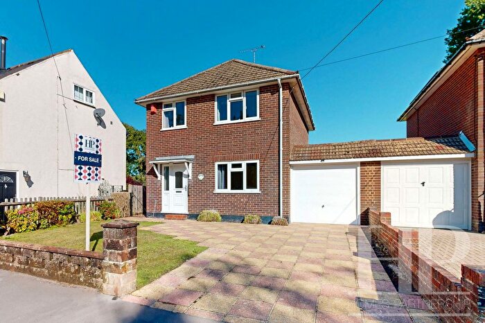 3 Bedroom Link Detached House For Sale In Horsham Road, Handcross, RH17