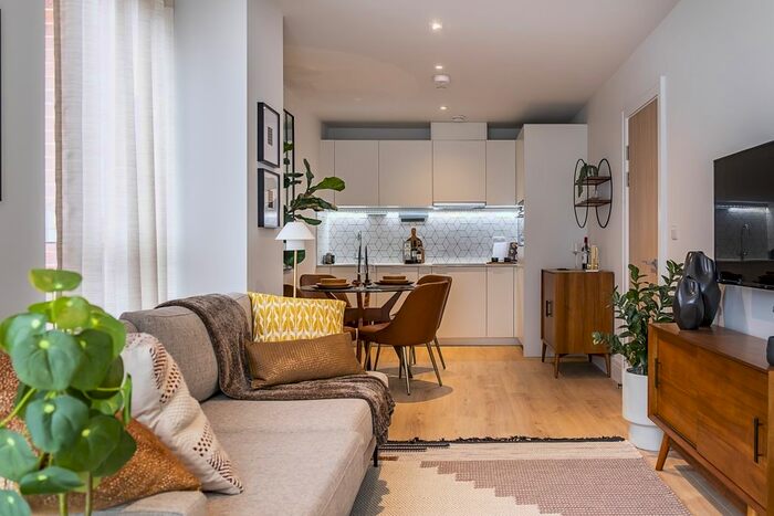 1 Bedroom Flat To Rent In Beverley Way, London, SW20