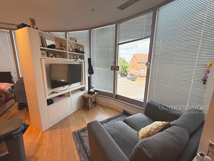 Studio To Rent In Staines Road, Hounslow, TW3