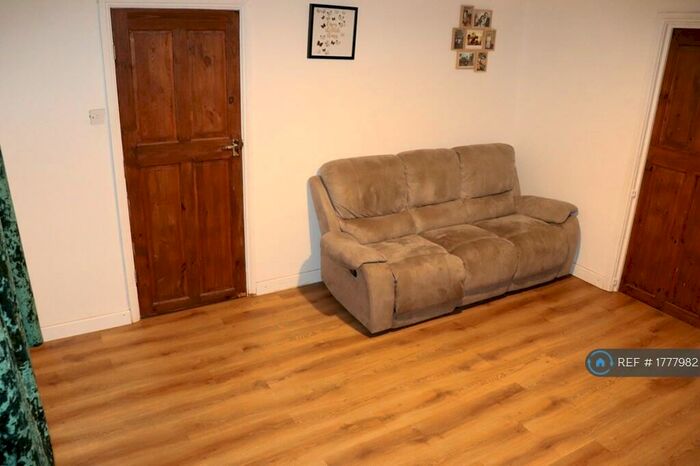 4 Bedroom Semi-Detached House To Rent In Gloucester Road, Maidstone, ME15