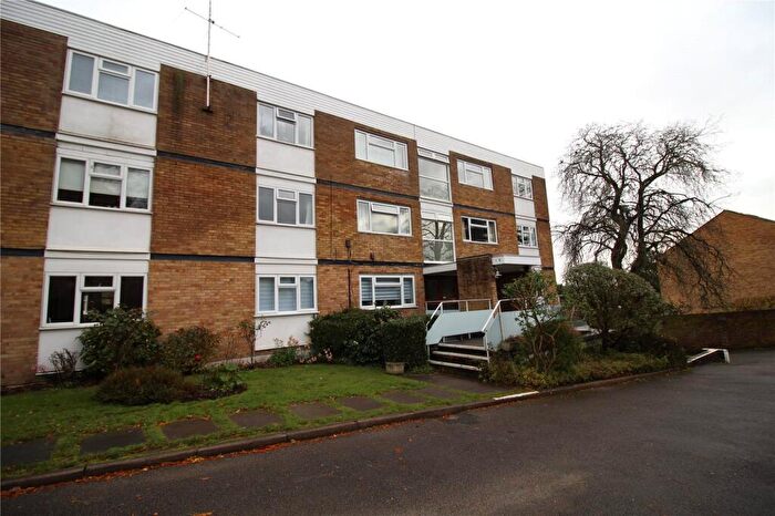 2 Bedroom Flat To Rent In Doctors Commons Road, Berkhamsted, Hertfordshire, HP4