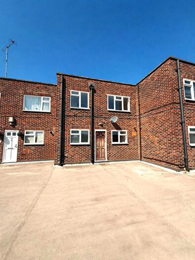3 Bedroom Flat To Rent In North Street, Hornchurch, RM11