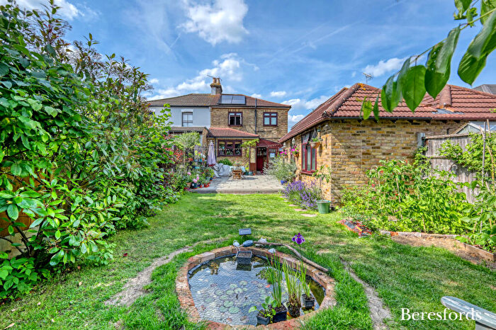 3 Bedroom Semi-Detached House For Sale In King Alfred Road, Romford, RM3