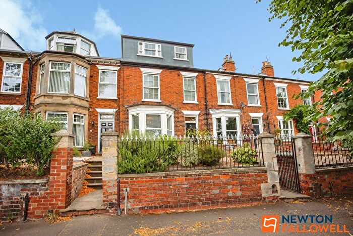 4 Bedroom Terraced House For Sale In Barrowby Road, Grantham, NG31