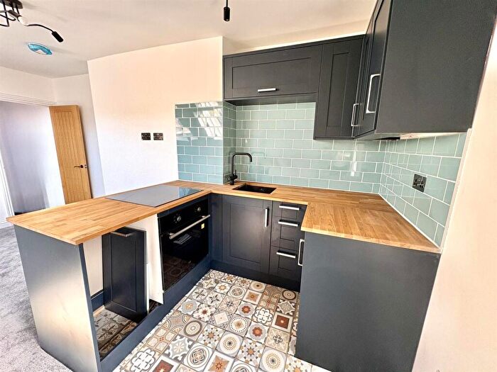 2 Bedroom Flat For Sale In Shaftesbury Road, Southsea, PO5