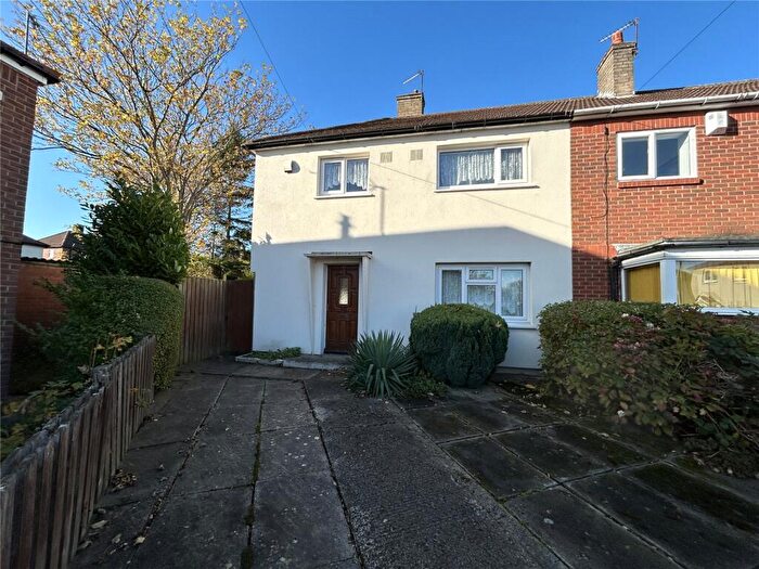 3 Bedroom End Of Terrace House For Sale In Eastwood Garth, Leeds, West Yorkshire, LS14