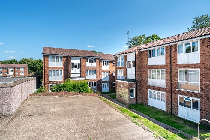 1 Bedroom Apartment For Sale In Kimpton Close, Hemel Hempstead, Hertfordshire, HP2