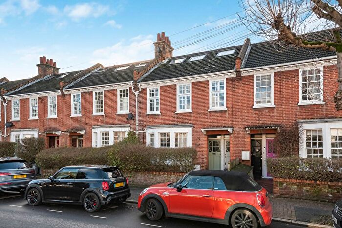 4 Bedroom Flat For Sale In Swaby Road, Earlsfield, London, SW18