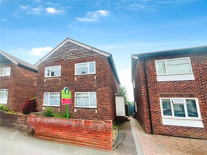 2 Bedroom Maisonette To Rent In Taunton Road, Northfleet, Gravesend, Kent, DA11
