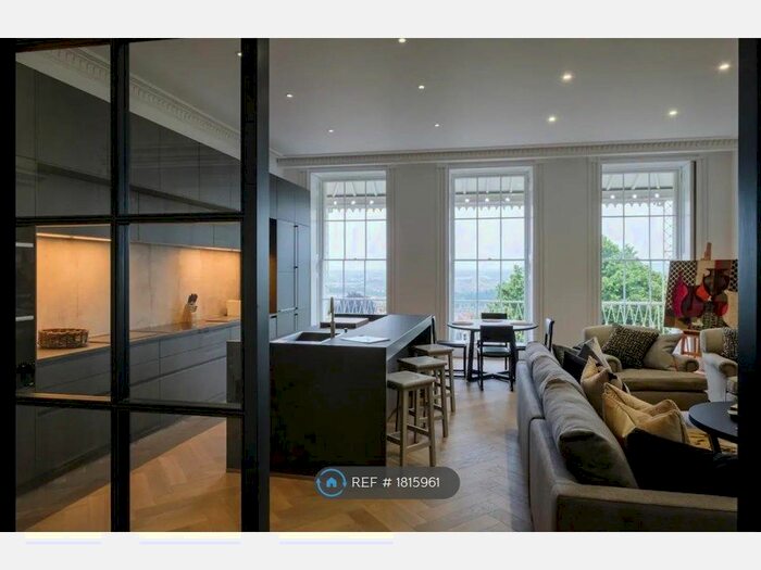 2 Bedroom Flat To Rent In Royal York Crescent, Bristol, BS8