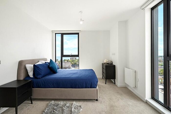 1 Bedroom Flat To Rent In Holdenhurst Road Bournemouth, BH8