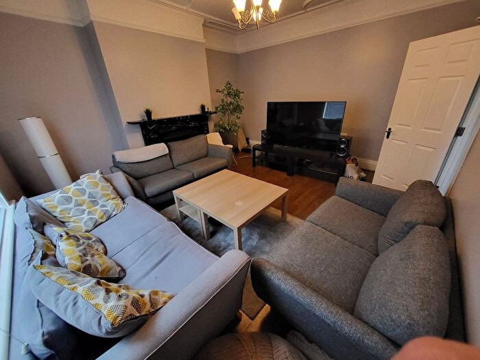 5 Bedroom Semi-detached House To Rent In Oxnam Crescent, Newcastle Upon Tyne, NE2