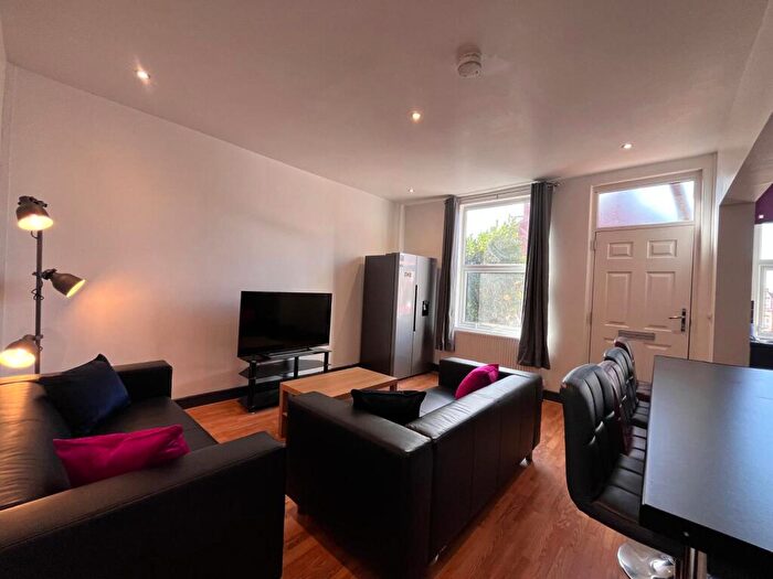 5 Bedroom House To Rent In Royal Park Grove, Leeds, LS6