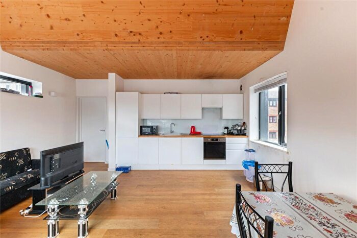 3 Bedroom Flat To Rent In Chobham Road, London, E15