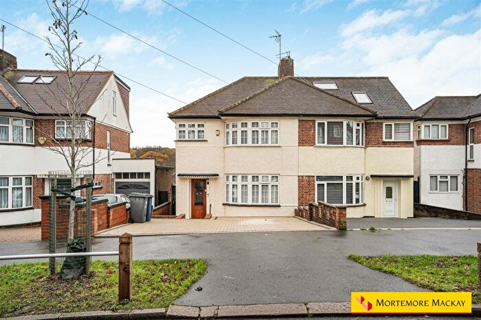 3 Bedroom Semi Detached House For Sale In Hampden Way, London, N14