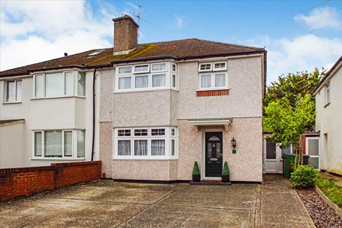 3 Bedroom Semi-Detached House For Sale In Oldway Lane, Cippenham, Slough, SL1