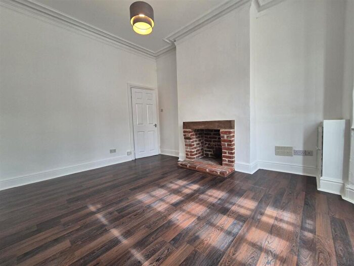 2 Bedroom End Of Terrace House To Rent In Cheetham Hill Road, Dukinfield, SK16