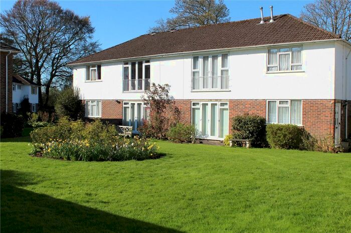 2 Bedroom Flat To Rent In Courtlands Crescent, Banstead, Surrey, SM7