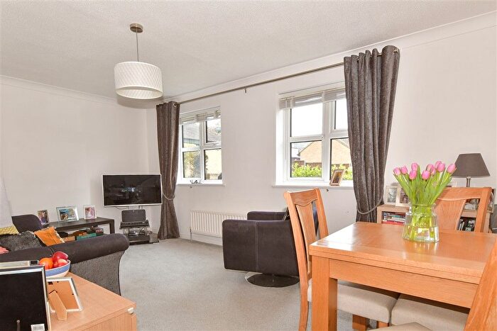 2 Bedroom Flat For Sale In Old Mill Close, Eynsford, Dartford, Kent, DA4