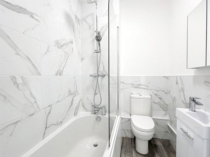 2 Bedroom Flat To Rent In Crescent Road, Worthing, West Sussex, BN11