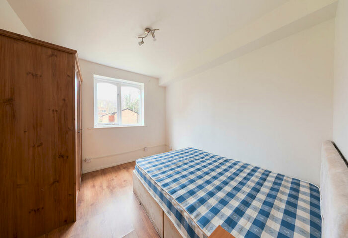 1 Bedroom Flat To Rent In Greenslade Road, Barking, IG11