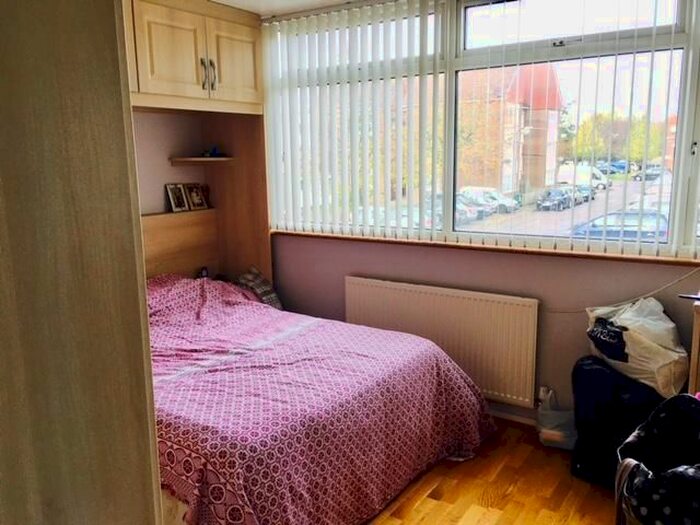 4 Bedroom Semi-Detached House To Rent In Borough Road, Isleworth, TW7