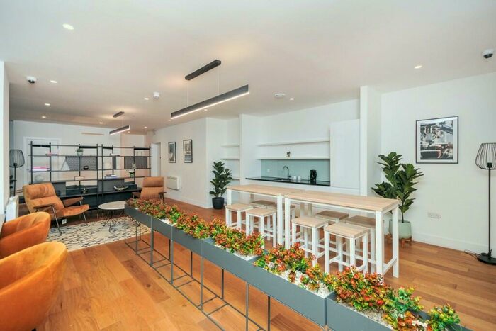 2 Bedroom Semi-Detached House To Rent In Old Kent Road, London, SE1