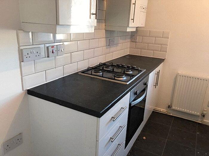 2 Bedroom Flat To Rent In Lidget Street, Lindley, Huddersfield, HD3
