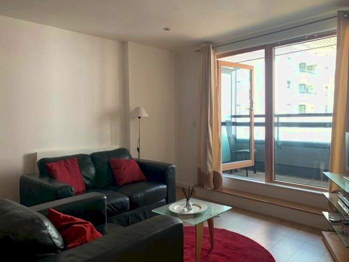 2 Bedroom Flat To Rent In Gateway South, East Street, LS9