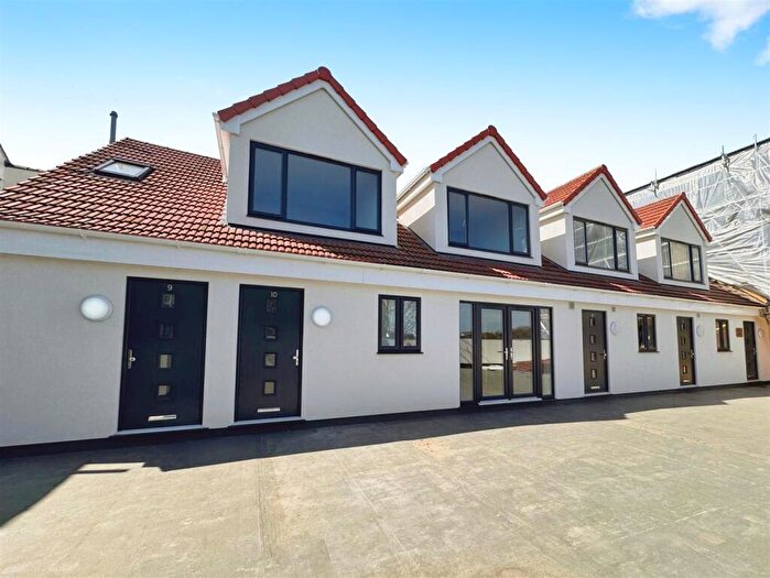 2 Bedroom Apartment To Rent In Elmsleigh Drive, Leigh-On-Sea, SS9