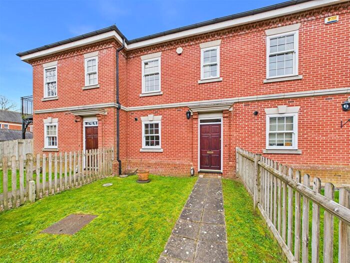 3 Bedroom Town House For Sale In Cayton Road, Coulsdon, CR5