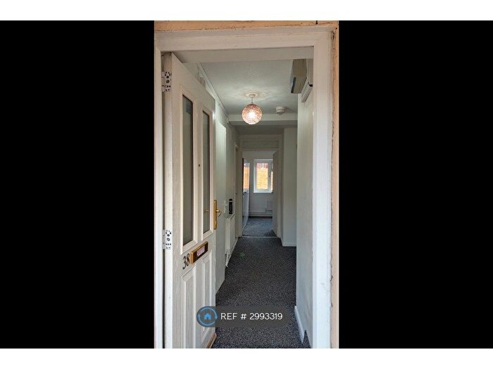 1 Bedroom Flat To Rent In Truman Close, Nottingham, NG3