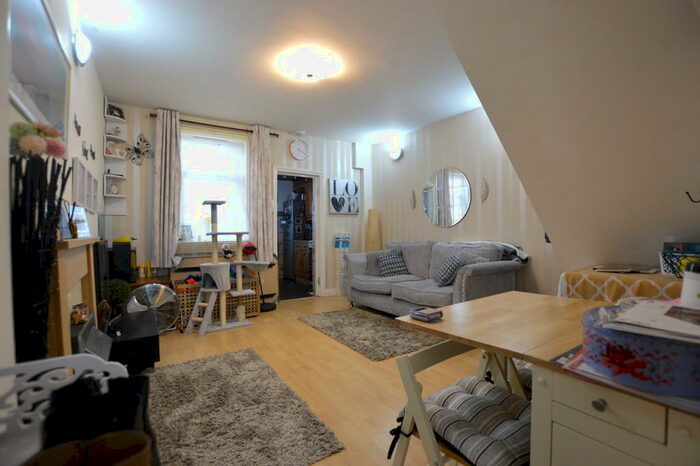 2 Bedroom End Of Terrace House To Rent In Leslie Park Road, East Croydon, Surrey, CR0