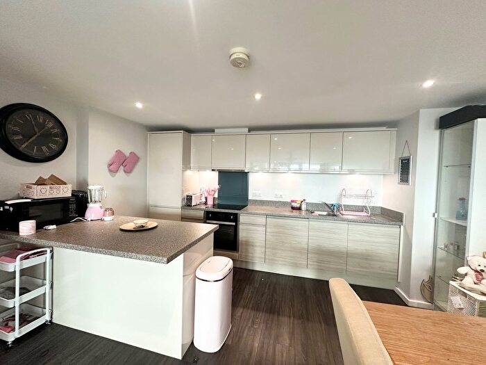 2 Bedroom Property To Rent In Marco Island, Nottingham, NG1