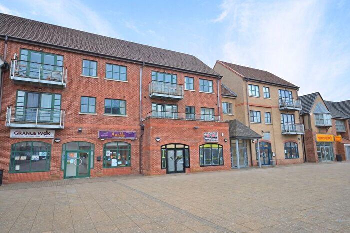 2 Bedroom Flat For Sale In Wilks Walk, Grange Park, Northampton, NN4