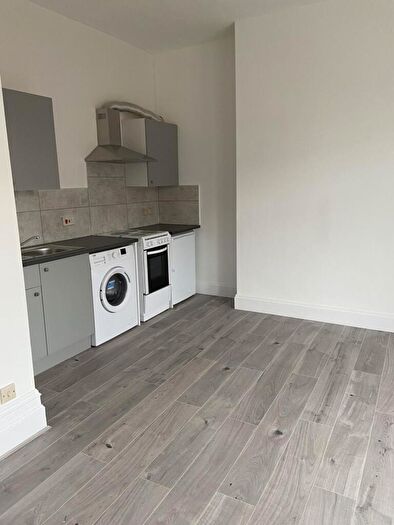 Studio To Rent In - Napier Road, LU1
