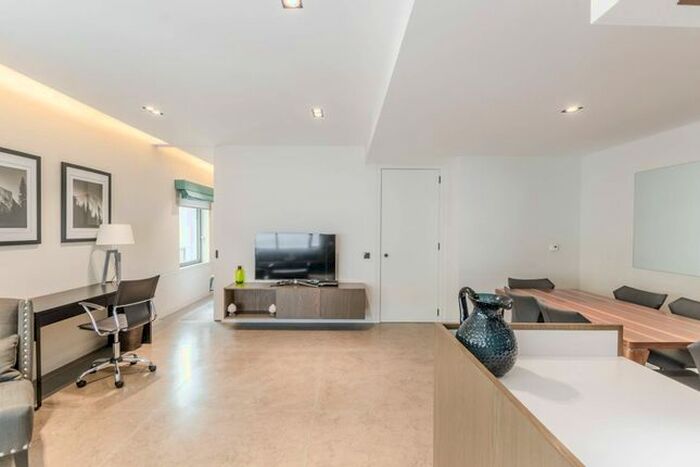 2 Bedroom Flat To Rent In Babmaes Street, St James's, London, SW1Y